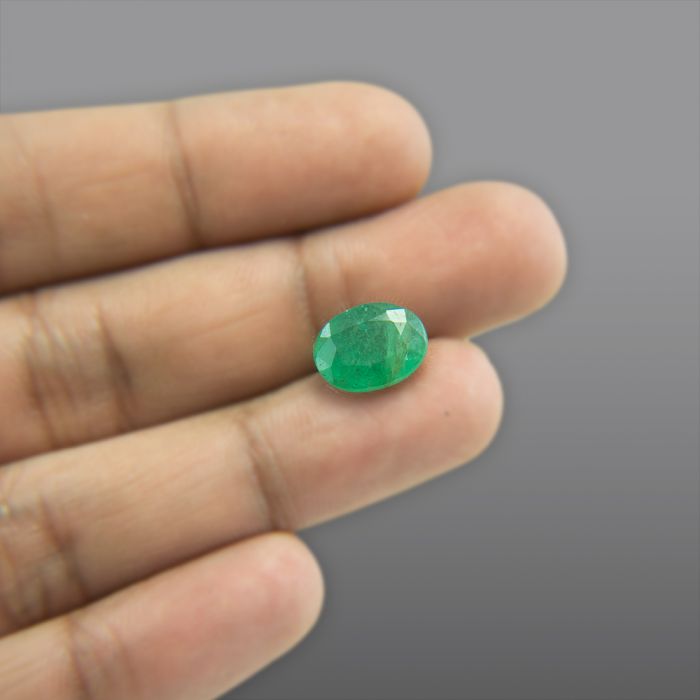 Natural Emerald (Panna) Gemstone, 4.74 Carat/ 5.20 Ratti Thumbnail